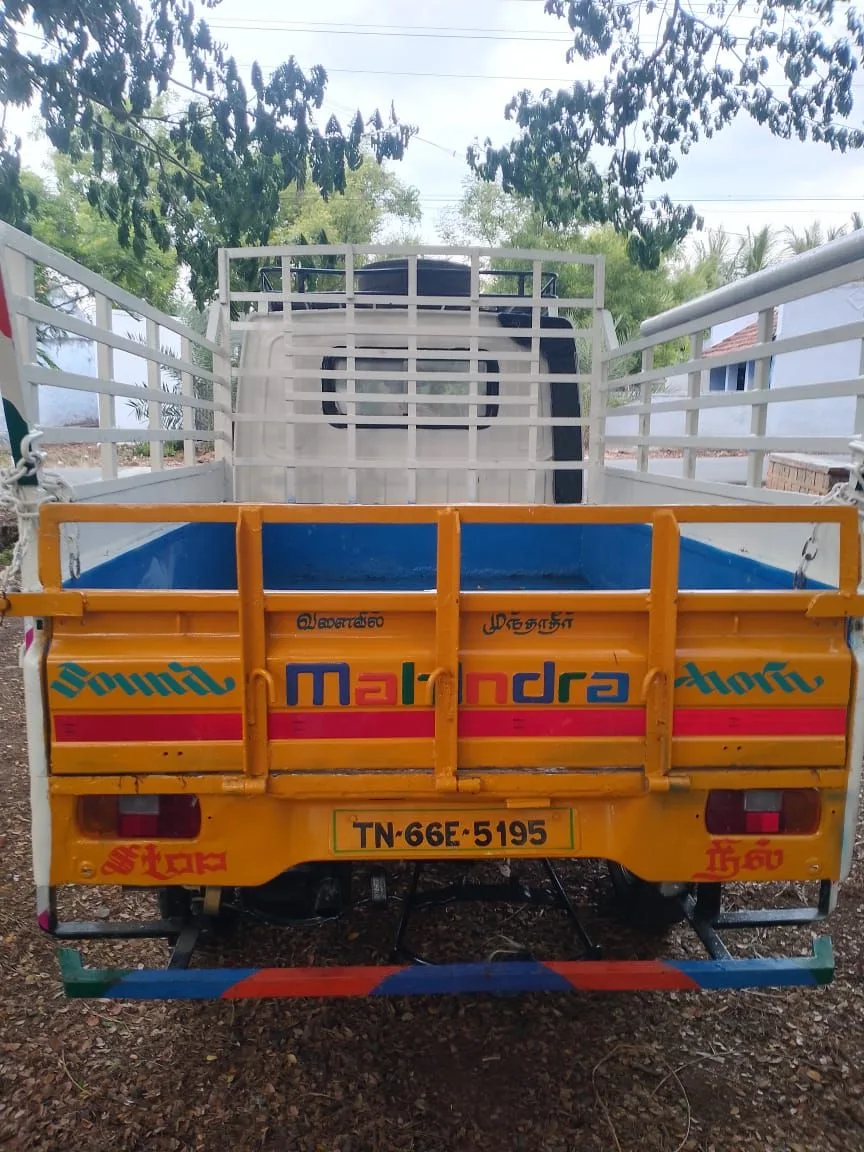 Mahindra Maximo