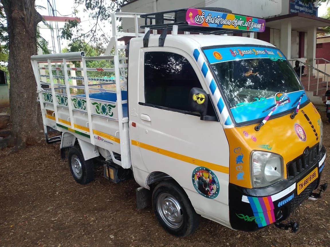 Mahindra Maximo