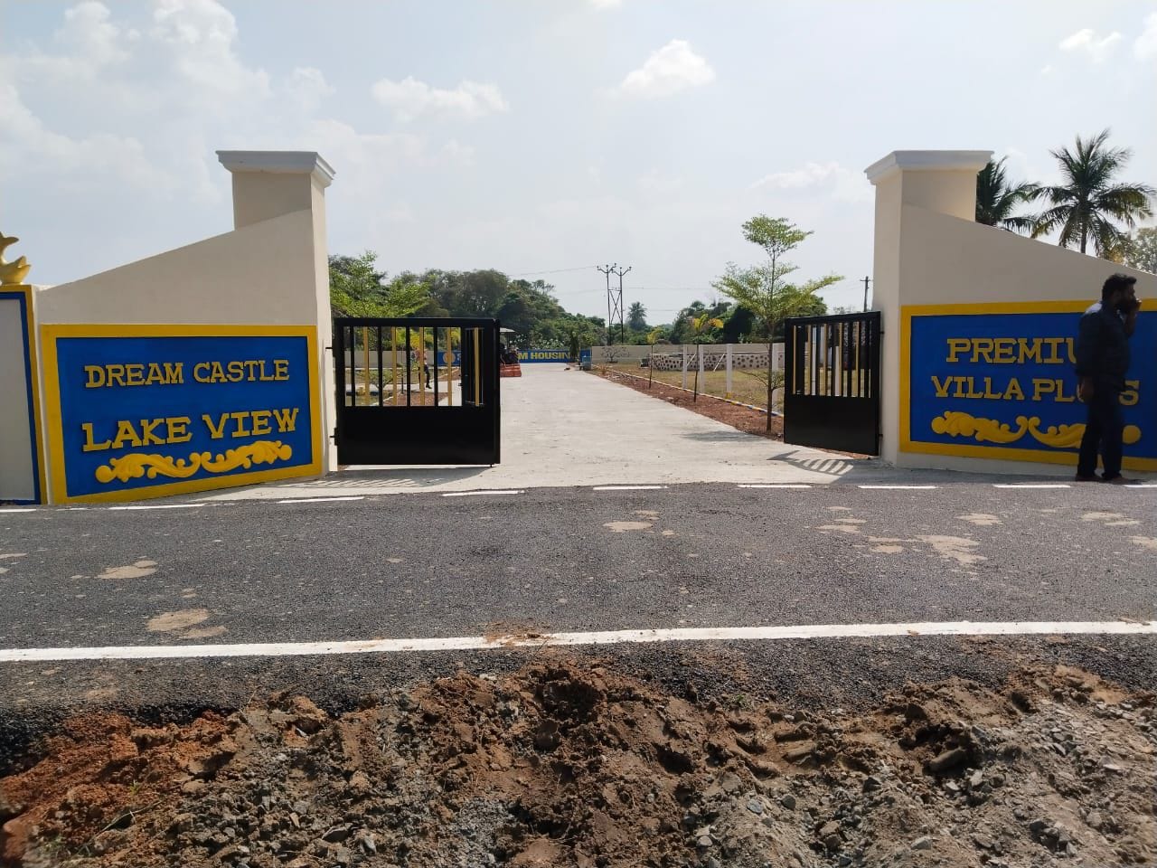 LAKE VIEW PREMIUM VILLA PLOTS